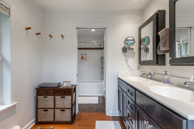 Building Photo - 17 Rhynus Rd