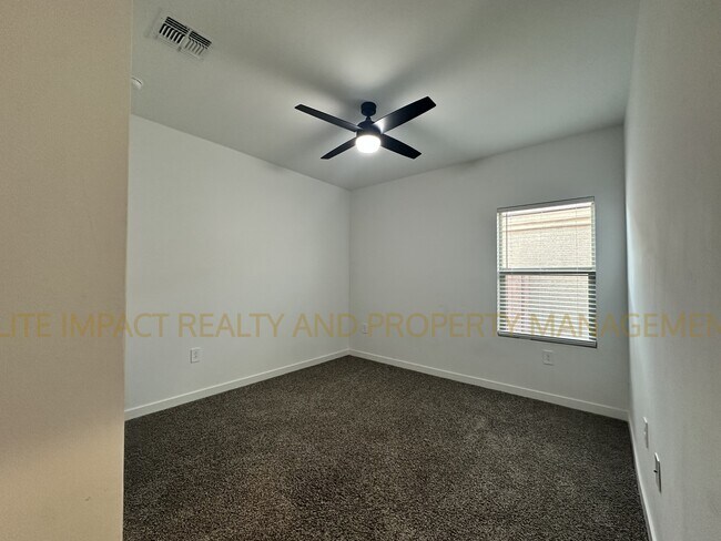 Building Photo - 11112 S Weismann Dr
