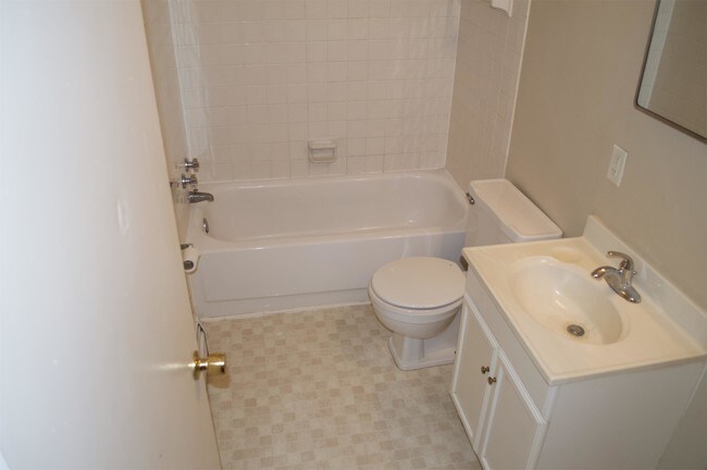 Building Photo - 7777 Bancroft St