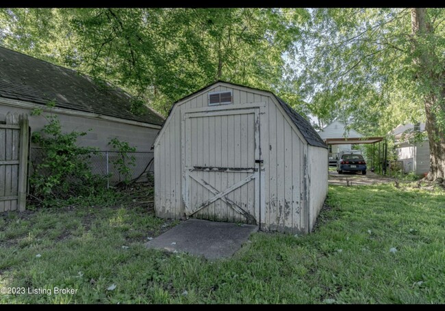 Building Photo - 832 Brentwood Ave