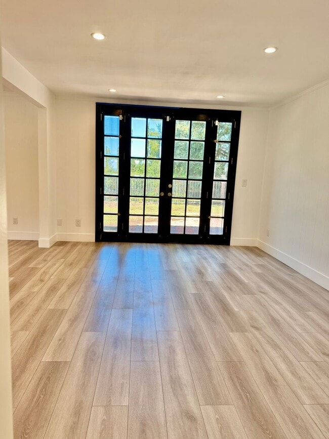 Building Photo - Gorgeous Encino Hills Home