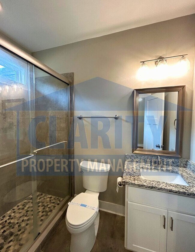 Building Photo - Three bedroom single level home!