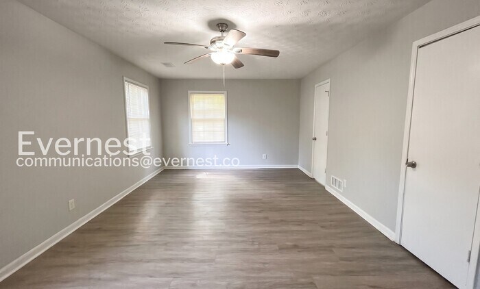 Building Photo - 887 Ellis Rd