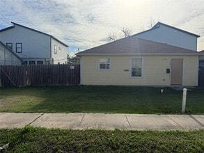 Building Photo - 9307 Coffee St