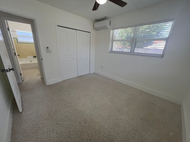 Building Photo - 1085 W Flagler St