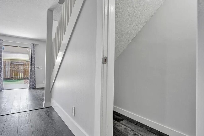 Building Photo - 5084 S University Dr