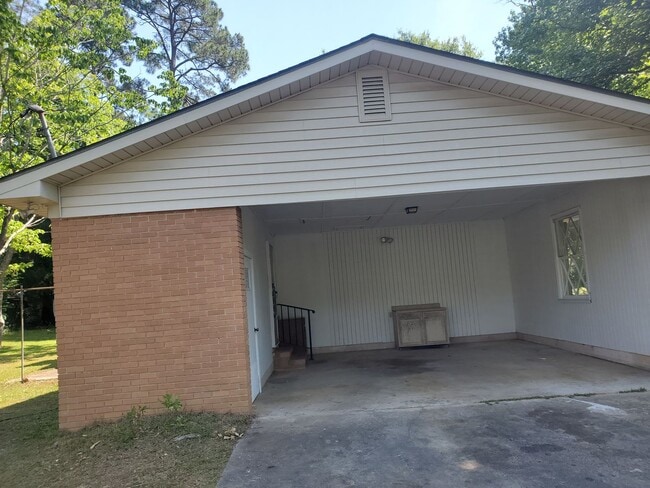 Building Photo - 218 Brookwood Dr