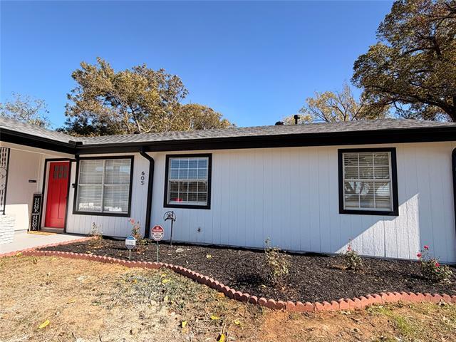 Building Photo - 605 N Davis Dr