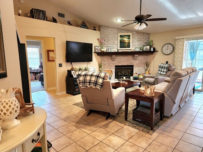Building Photo - Breathtaking 4/3 Perdido Home, 2,700 sq ft...