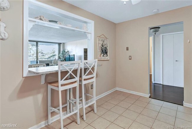 Building Photo - 1 br, 1 bath - 1460 Elm St