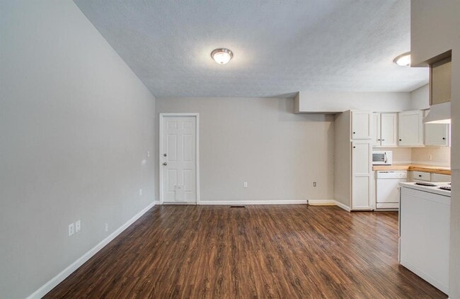 Building Photo - 834 Live Oak St