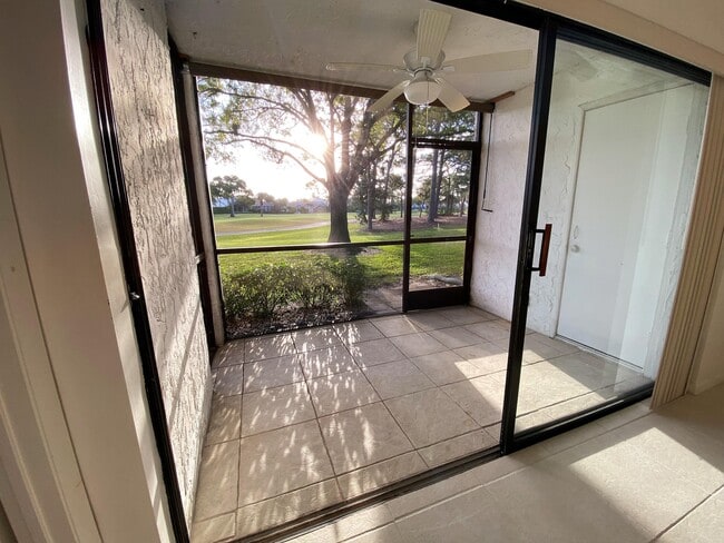 Building Photo - 12962 Briarlake Dr