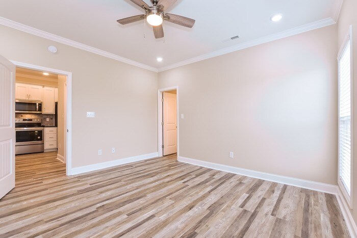 Building Photo - 15646 Landview Ln