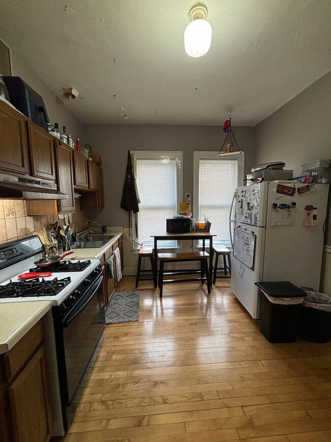 Building Photo - 2901 N Prospect Ave