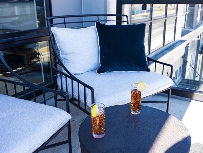 Building Photo - 303 31st Ave N