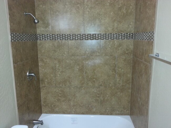 Building Photo - 326 W La Jolla Dr