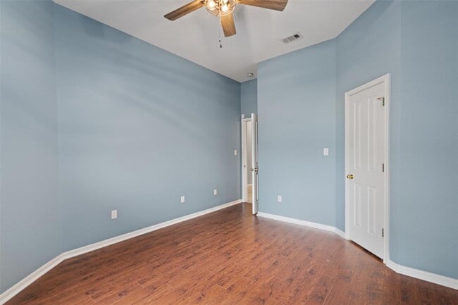Building Photo - 901 Cashew Ln