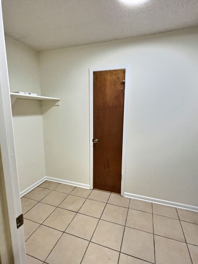 Building Photo - 9216 Pointe Aux Chenes Rd