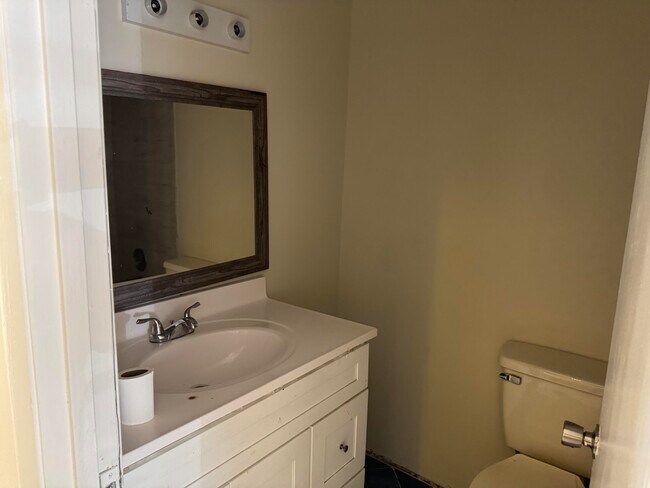 Building Photo - 1131 Goldenrod Rd