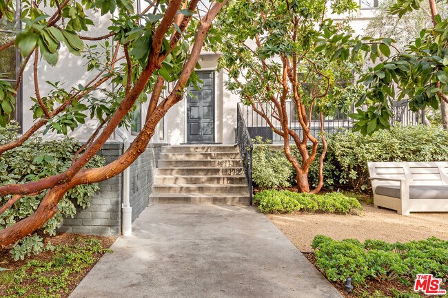 Building Photo - 100 N La Jolla Ave