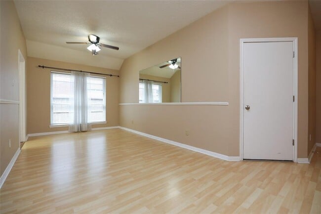 Building Photo - 22815 Red River Dr