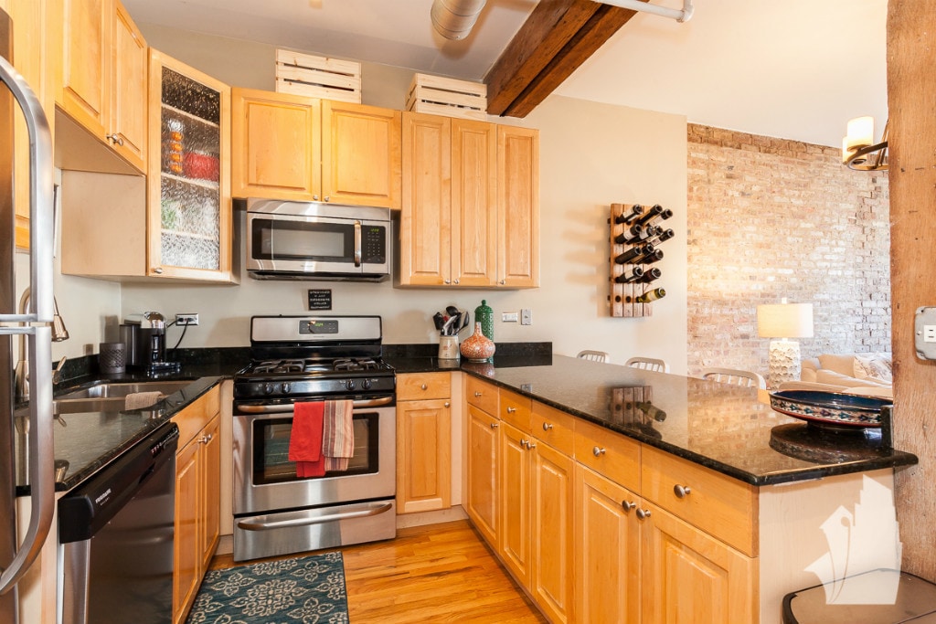 Building Photo - 1735 W Diversey Pkwy