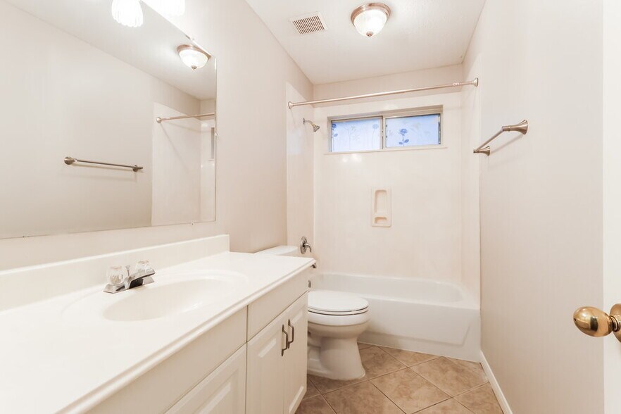 Building Photo - 27 Orchid Grove Pl