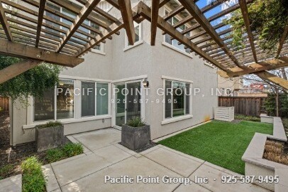 Building Photo - 285 Bear Creek Dr