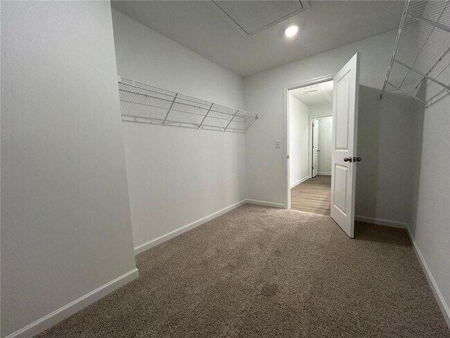 Building Photo - 207 Kinship Dr