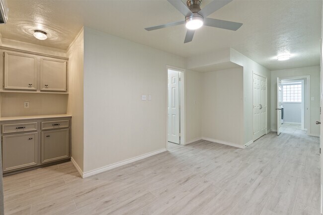 Building Photo - 120 Harbour Town Dr
