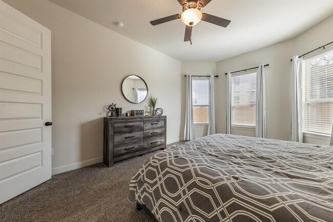 Building Photo - 2812 Sebring Cir