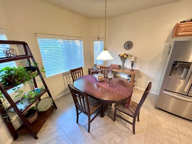 Building Photo - SOUTHERN HIGHLANDS! 3BD/2.5BA FURNISHED!
