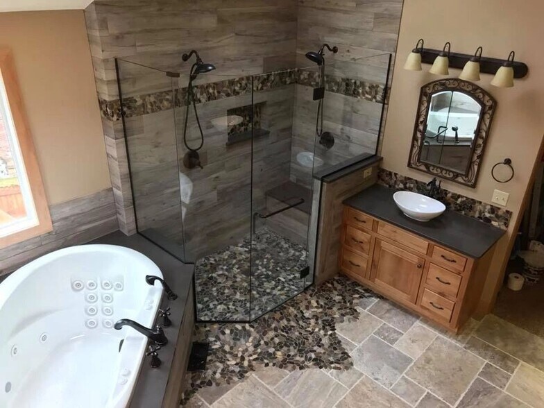 Master Bathroom - 9402 Oakbrush Way