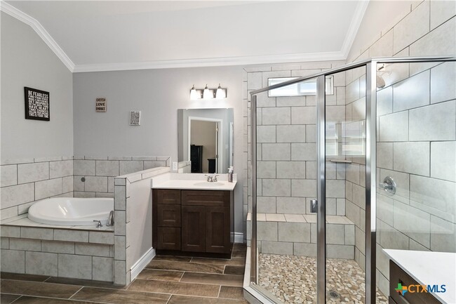 Building Photo - 8402 Ridge Crest Dr
