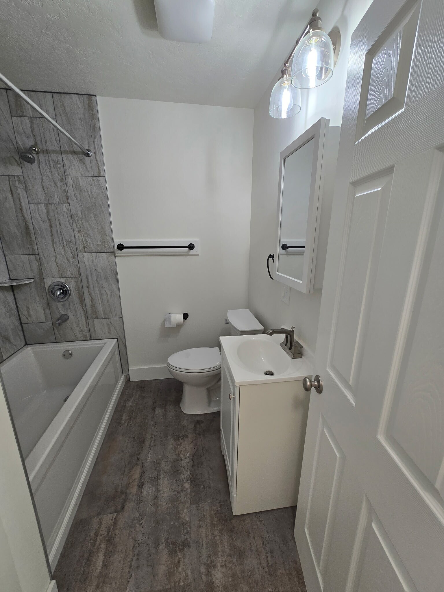 Upstairs Bath - 1124 2nd Ave N