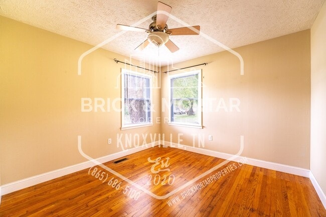 Building Photo - 815 Julianne Dr
