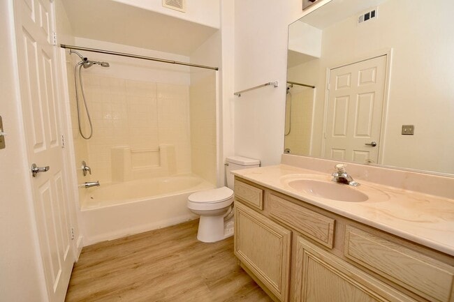 Building Photo - Charming 1 Bedroom Condo on 2nd Floor Next To Durango Casino