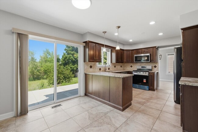 Building Photo - 21854 W Kentwood Dr