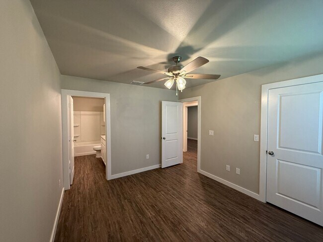 Building Photo - 509 E 21st St