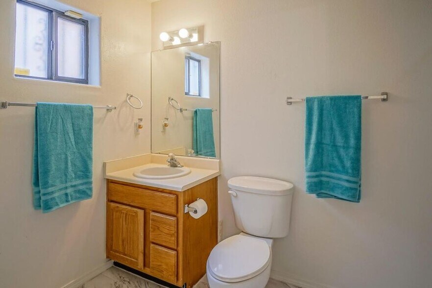 Building Photo - 609 Avenida Montoya NE