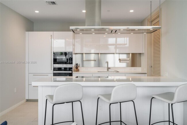 Building Photo - 1000 Brickell Plaza