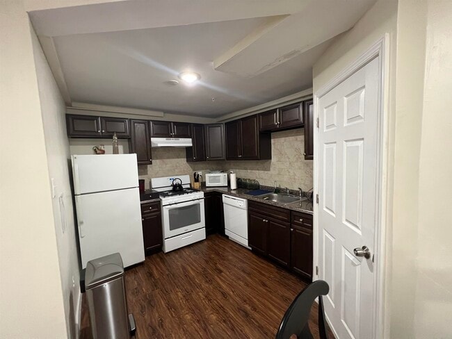 Building Photo - 5700 Broadway