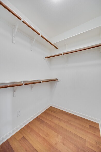 Building Photo - 7685 Northcross Dr