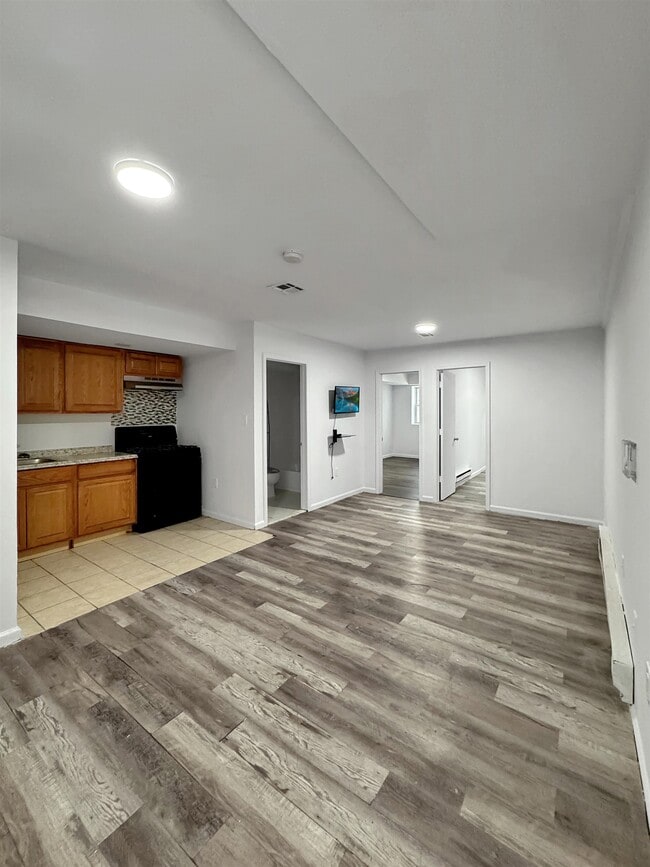 Building Photo - 117 Carteret Ave