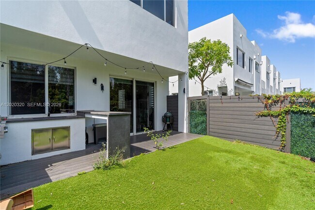 Building Photo - 10265 NW 72nd Terrace
