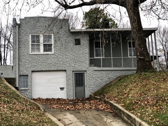 Primary Photo - 228 N Quanah Ave