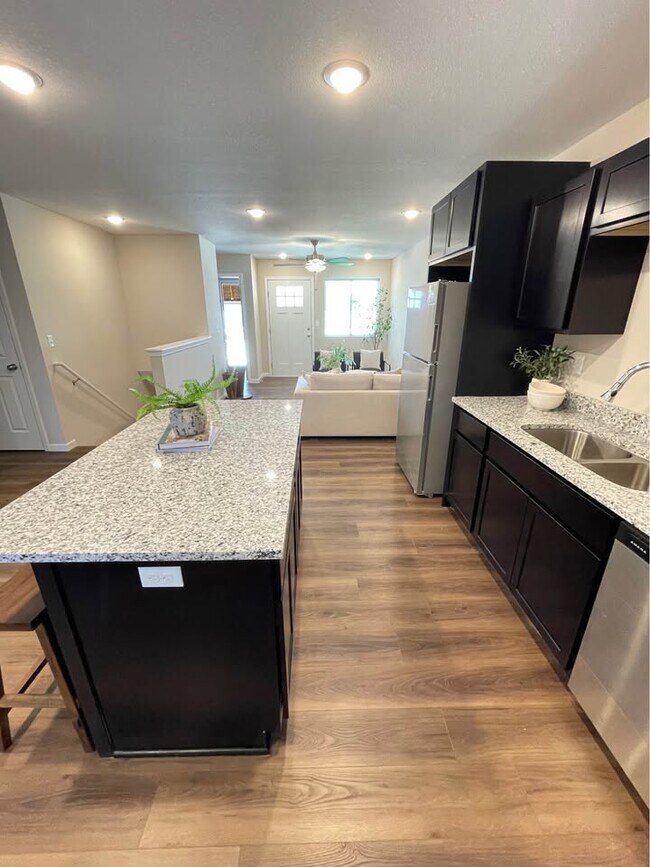 Primary Photo - 9279-9281 N Fox Pointe Ct