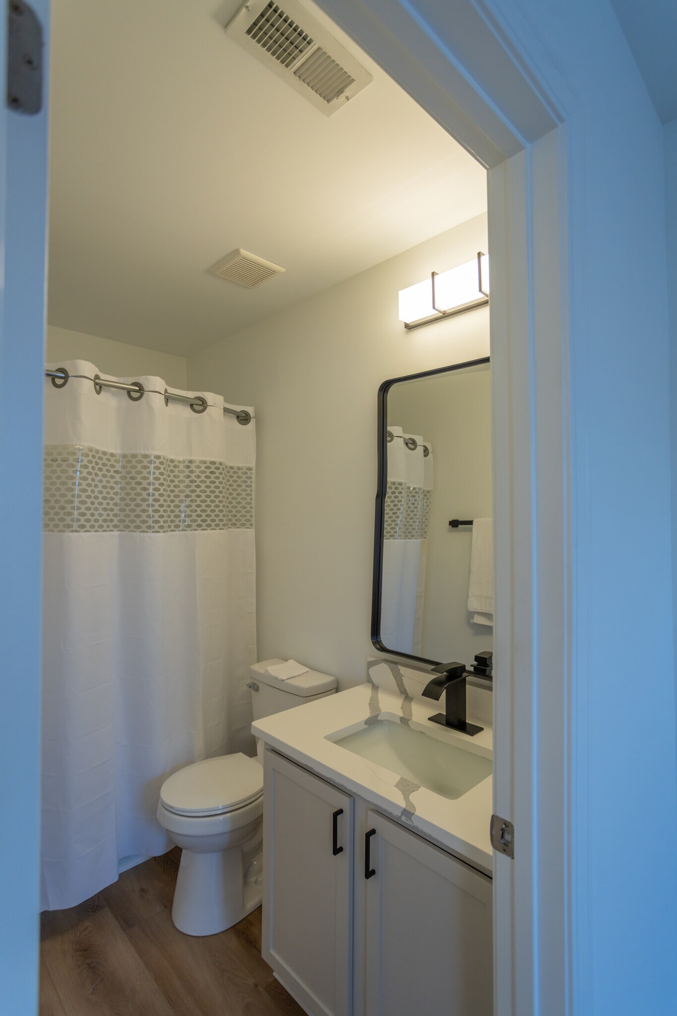 Bedrm 2 Full bath - 814 Bryant St