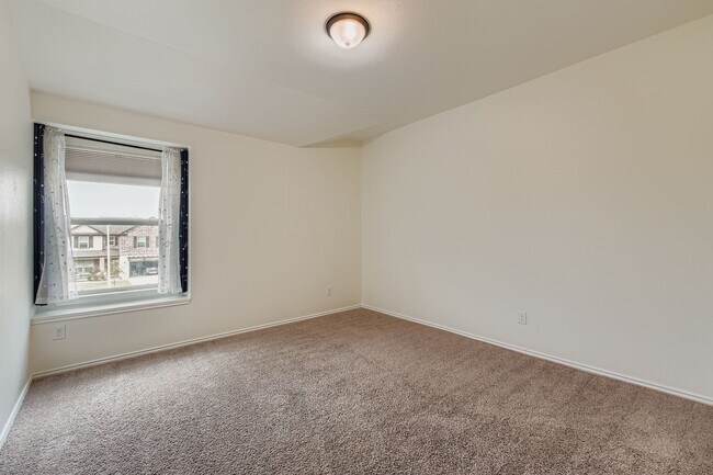 Building Photo - 716 Madalin Rue Ct