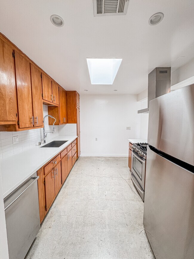 Building Photo - 3809 Floral Dr